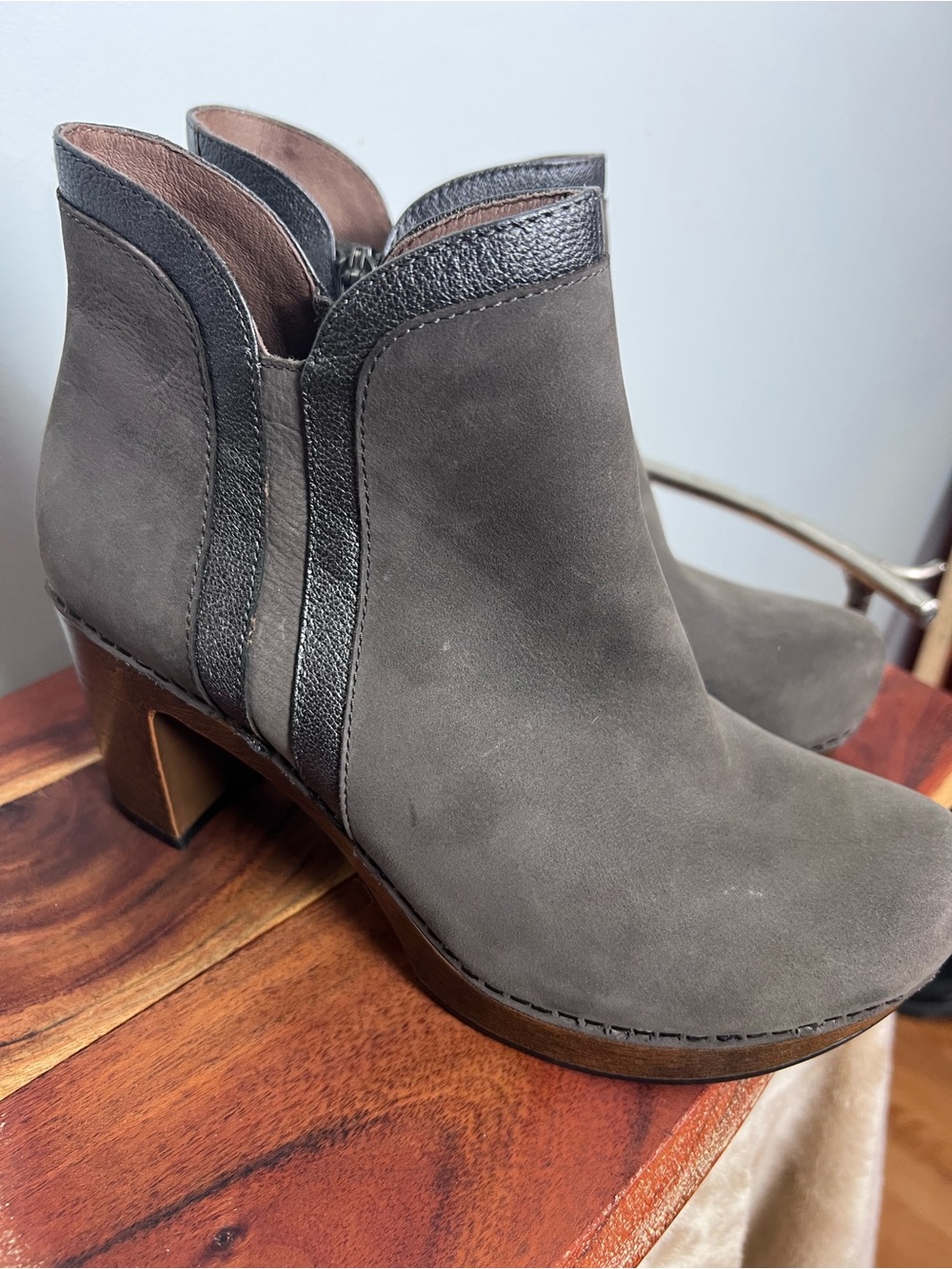 Dansko Dora Gray Leather Suede Ankle Boots Booties Size 38 Metallic Trim